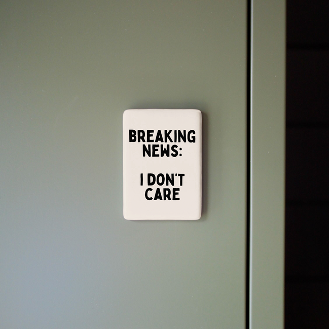 Breaking News | Ceramic Magnet: Cream