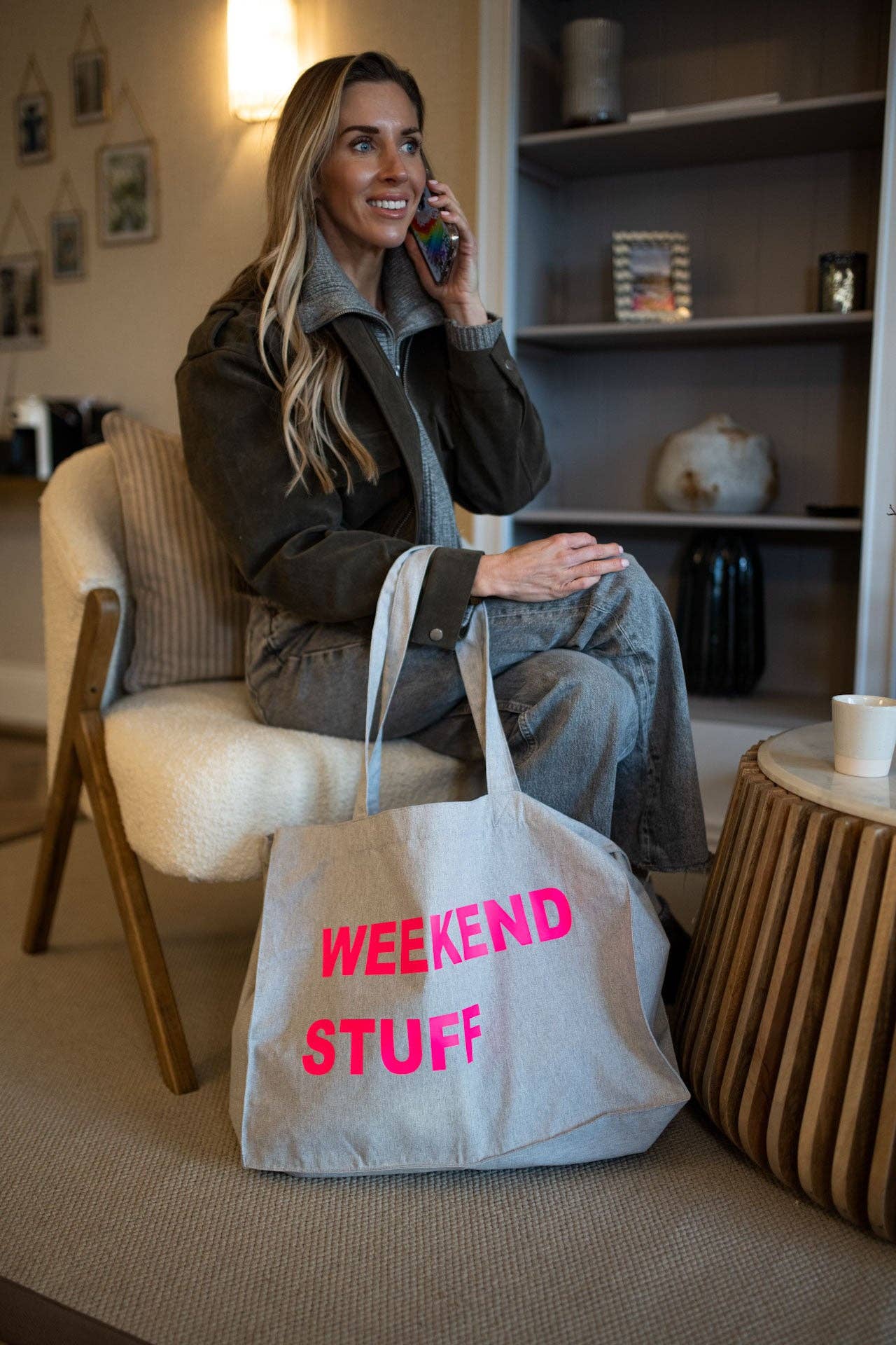 GREY TOTE BAG WITH NEON PINK PRINT: MUM STUFF
