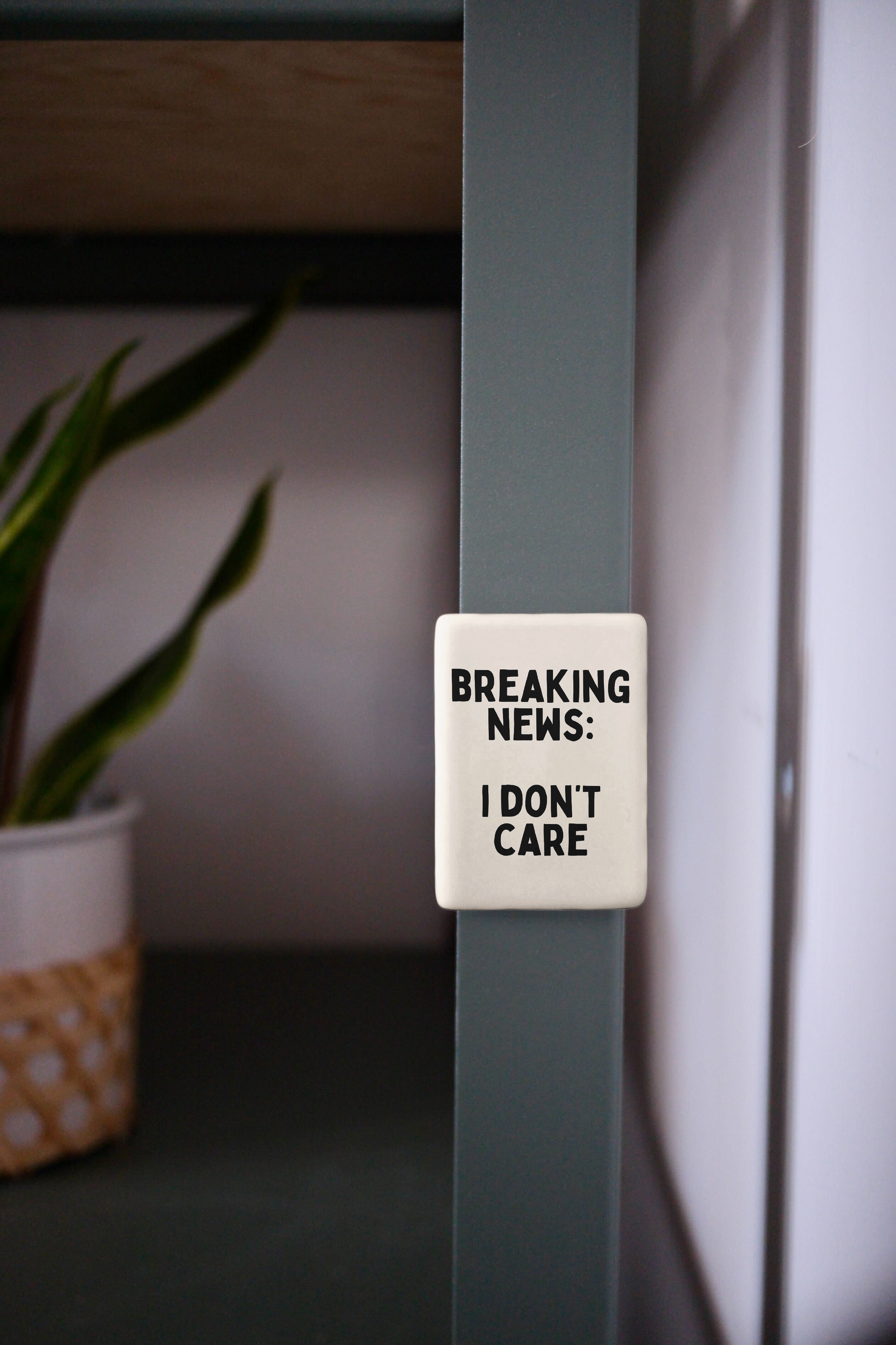 Breaking News | Ceramic Magnet: Cream