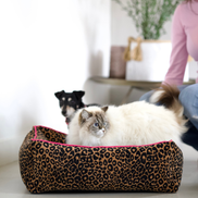 Lazy Leopard Dog Bed: Leopard / M
