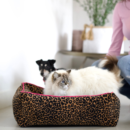 Lazy Leopard Dog Bed: Leopard / M