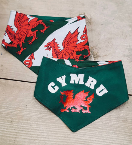 Reversible Cymru Dragon Dog Bandana – 2 Looks in 1