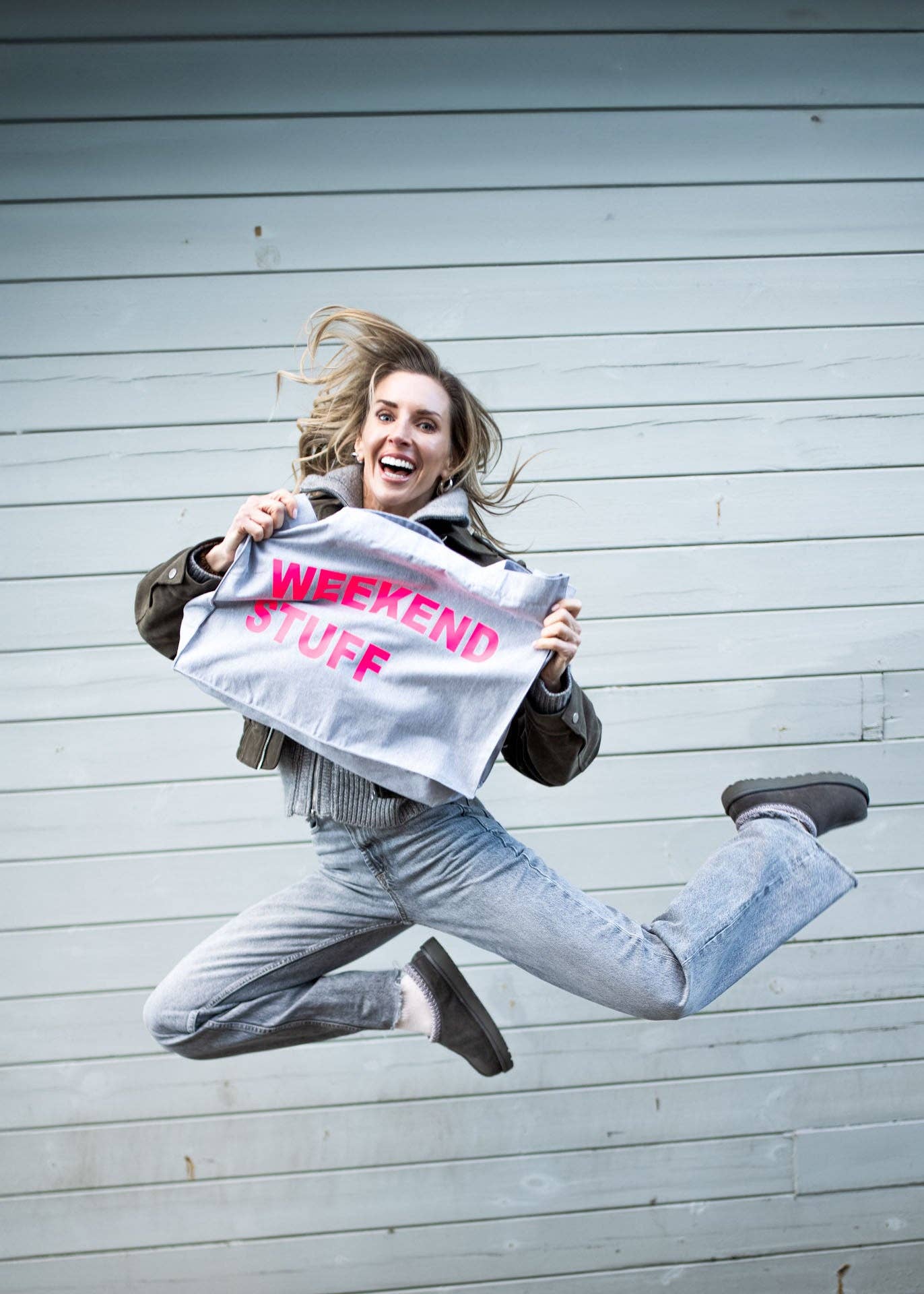 GREY TOTE BAG WITH NEON PINK PRINT: MUM STUFF