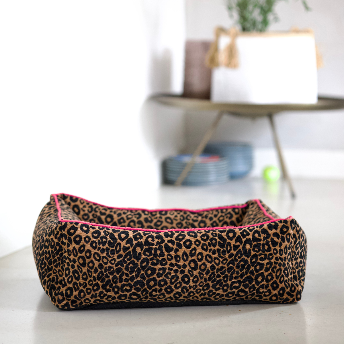 Lazy Leopard Dog Bed: Leopard / M