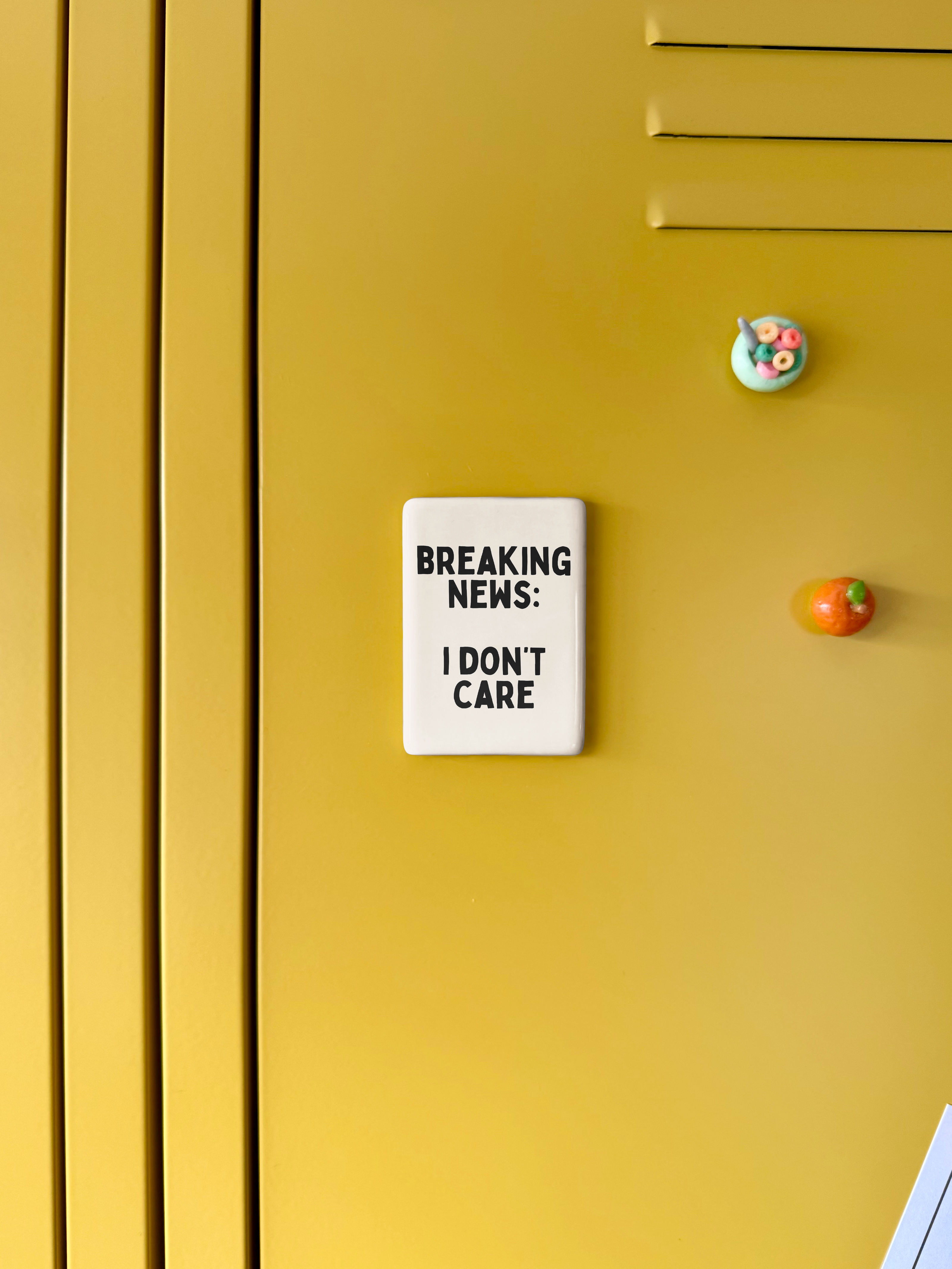 Breaking News | Ceramic Magnet: Cream